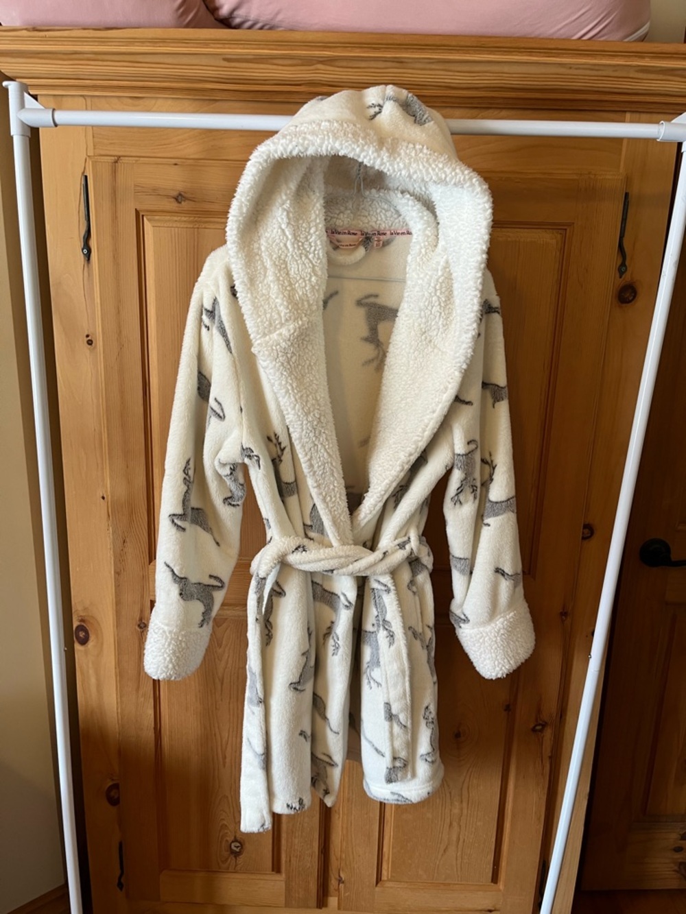 La Vie En Rose Cream Hooded Sherpa Bathrobe women’s medium